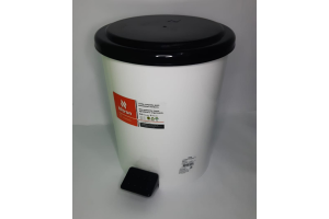 LIXEIRA C/ PEDAL 7LTS PRETO REF-100/P