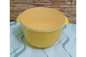 SALADEIRA 9,5 LTS AMARELO C/TAMPA REF-60102